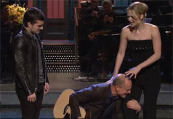 SNL Intro: Woody Harrelson bites Jennifer Lawrence