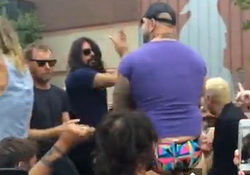 Foo Fighters Protest Westboro Baptist Church in Kansas City with Hilarious Rickroll! 