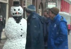 Scary Snowman Comes Alive! Prankster Spreads Christmas Fear and Giggles On Boston Street  2013