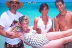 Awkward Family Photos: The Vacation Hall of Fame and how you can win $500 with your dorky weird family too!